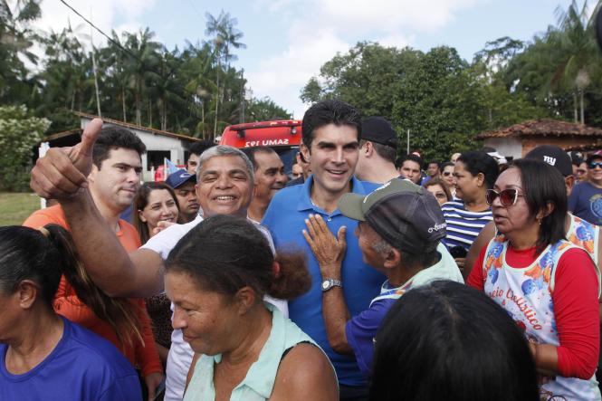 Governador participa da entrega de obra na comunidade de Taiassuí em Benevides.

FOTO: MARCELO SEABRA / AGÊNCIA PARÁ
DATA: 23.02.2019
BENEVIDES - PARÁ <div class='credito_fotos'>Foto: Marcelo Seabra / Ag. Pará   |   <a href='/midias/2019/originais/d426e87f-1f18-46f6-8ac3-eb8dab8bf3e6.jpg' download><i class='fa-solid fa-download'></i> Download</a></div>