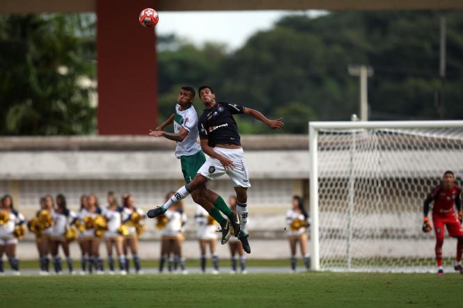 Tranquilidade e muita comemoração marcaram a reabertura do Estádio Estadual Jornalista Edgar Augusto Proença - Mangueirão na tarde deste domingo (3). A vitória do Remo contra o Tapajós, por 1x0, em jogo referente à primeira rodada do Parazão, foi acompanhada de perto por 19,2 mil torcedores, e dentre eles, muitas crianças acompanhadas pelos pais e familiares. 

FOTO: THIAGO GOMES/AG. PARÁ
DATA: 03.02.2019 
BELÉM - PARÁ <div class='credito_fotos'>Foto: Thiago Gomes /Ag. Pará   |   <a href='/midias/2019/originais/d6b836c8-50e4-490a-b9b8-d4597780d0b5.jpg' download><i class='fa-solid fa-download'></i> Download</a></div>