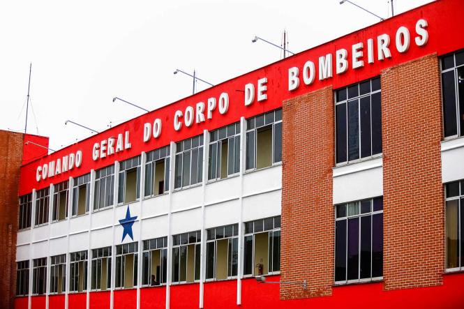 O Programa Escola da Vida, do Corpo de Bombeiros Militar do Pará, completa em 2019, vinte e seis anos no auxílio à formação de milhares de jovens no Estado. Fundado em 1990, o PEV atende anualmente mais de três mil participantes, entre 12 e 15 anos, que preferencialmente frequentem a instituição pública de ensino, em 25 polos espalhados por todo o estado. 

FOTO: MAYCON NUNES / AGÊNCIA PARÁ
DATA: 26.02.2019
BELÉM - PA <div class='credito_fotos'>Foto: Maycon Nunes / Ag. Pará   |   <a href='/midias/2019/originais/d805f118-a4ae-42e5-9f46-2a686385df9f.jpg' download><i class='fa-solid fa-download'></i> Download</a></div>