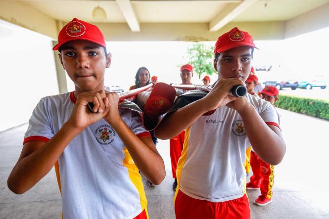 O Programa Escola da Vida, do Corpo de Bombeiros Militar do Pará, completa em 2019, vinte e seis anos no auxílio à formação de milhares de jovens no Estado. Fundado em 1990, o PEV atende anualmente mais de três mil participantes, entre 12 e 15 anos, que preferencialmente frequentem a instituição pública de ensino, em 25 polos espalhados por todo o estado. 

FOTO: MAYCON NUNES / AGÊNCIA PARÁ
DATA: 26.02.2019
BELÉM - PA <div class='credito_fotos'>Foto: Maycon Nunes / Ag. Pará   |   <a href='/midias/2019/originais/dfb07dc9-bac1-4f5c-b242-24bcaba8c701.jpg' download><i class='fa-solid fa-download'></i> Download</a></div>