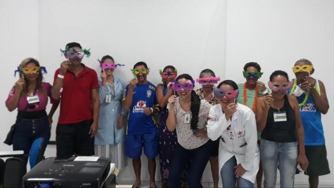 Para celebrar o Dia Internacional da Mulher, o Hospital Jean Bitar (HJB), em Belém, por meio do Grupo de Trabalho de Humanização (GTH), realizou na sexta-feira programação alusiva para pacientes e funcionários. As atividades começaram pela manhã, com distribuição de brindes e roda de conversa sobre autoestima e oficina de confecção de máscaras carnavalescas.

FOTO : ASCOM / HJB
DATA : 08.03.2019
BELÉM - PARÁ
 <div class='credito_fotos'>Foto: ASCOM HJB   |   <a href='/midias/2019/originais/dfcbe9e5-33d8-4f89-bc60-26522df1e4c9.jpg' download><i class='fa-solid fa-download'></i> Download</a></div>