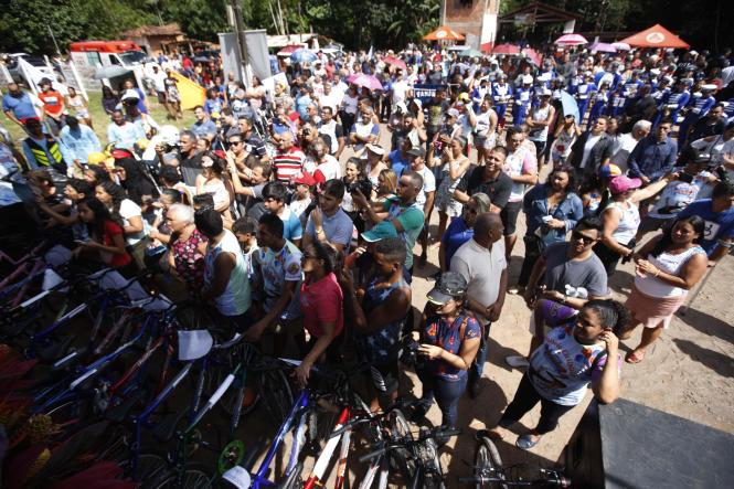 Governador participa da entrega de obra na comunidade de Taiassuí em Benevides.

FOTO: MARCELO SEABRA / AGÊNCIA PARÁ
DATA: 23.02.2019
BENEVIDES - PARÁ <div class='credito_fotos'>Foto: Marcelo Seabra / Ag. Pará   |   <a href='/midias/2019/originais/e03edb40-0419-466b-9fa8-c7cff4b2274a.jpg' download><i class='fa-solid fa-download'></i> Download</a></div>