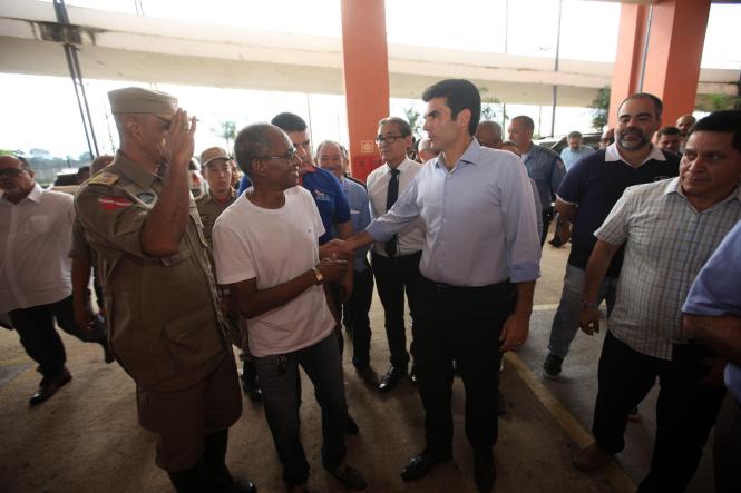 O governador do Pará, Helder Barbalho, informou que ficará pronto em 10 dias, o laudo sobre o desabamento de parte da cobertura do Estádio Olímpico do Pará, o Mangueirão. A informação foi passada em coletiva com a imprensa na tarde desta quarta-feira (9), após visita ao local. “Faremos de tudo para que, o mais rápido possível, o Mangueirão esteja plenamente em condições de funcionamento”, garantiu. 

FOTO: THIAGO GOMES/AG. PARÁ
DATA: 09.01.2019
BELÉM - PARÁ
 <div class='credito_fotos'>Foto: Thiago Gomes /Ag. Pará   |   <a href='/midias/2019/originais/e4c05120-4f8b-418f-a8de-bbd366ffe92b.jpg' download><i class='fa-solid fa-download'></i> Download</a></div>