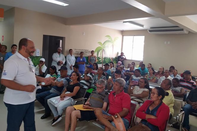 Referência na assistência de baixa e média complexidade no nordeste paraense, o Hospital Geral de Ipixuna do Pará (HGI), homenageou usuárias, acompanhantes e funcionárias pelo Dia das Mães, na manhã de sexta-feira (10). A programação foi organizada pelo Grupo de Trabalho de Humanização (GTH), e contou com a apresentação do Coral Anjos de Luz, composto por funcionárias do hospital, que registra o significativo saldo de 99,25% de satisfação dos usuários.
CLEDES DA SILVA INEGRAGINDO COM OS USUÁRIOS.

FOTO: ASCOM / HGI
DATA: 12.05.2019
IPIXUNA - PARÁ <div class='credito_fotos'>Foto: ASCOM / HGI   |   <a href='/midias/2019/originais/eaeb6b8a-d67d-46c5-87fc-a84cdabde206.jpg' download><i class='fa-solid fa-download'></i> Download</a></div>