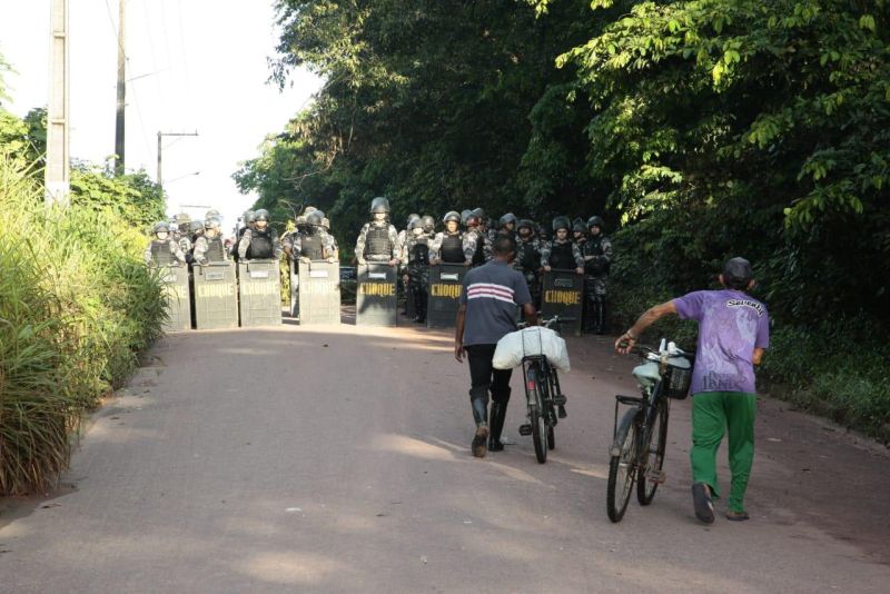 A Polícia Militar do Pará realizou, na manhã deste domingo (2), a operação de desobstrução da estrada que dá acesso ao Aterro Sanitário do município de Marituba, na Região Metropolitana de Belém.

FOTO: FERNANDO ARAÚJO / AG. PARÁ
DATA: 02.06.2019
MARITUBA - PARÁ <div class='credito_fotos'>Foto: Fernando Araújo / agência Pará   |   <a href='/midias/2019/originais/efe17a08-e50e-42eb-a807-4a5b31febcdd.jpg' download><i class='fa-solid fa-download'></i> Download</a></div>