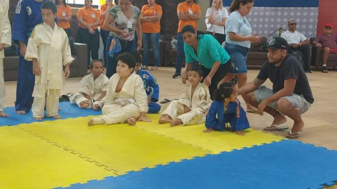 A solenidade realizada no auditório da instituição, contou com a presença do judoca Antônio Tenório, tetracampeão Paralímpico, medalhista de bronze em Londres e medalha de prata nas Paraolimpíadas do Rio 2016, que veio, especialmente, à capital paraense para celebrar mais essa inovação no atendimento a pessoa com deficiência .

FOTO: DIVULGAÇÃO
DATA: 23.03.2019
BELÉM - PARÁ <div class='credito_fotos'>Foto: Divulgação   |   <a href='/midias/2019/originais/f0de90c7-87f3-4a55-8f90-d72bdf7a4cd5.jpg' download><i class='fa-solid fa-download'></i> Download</a></div>