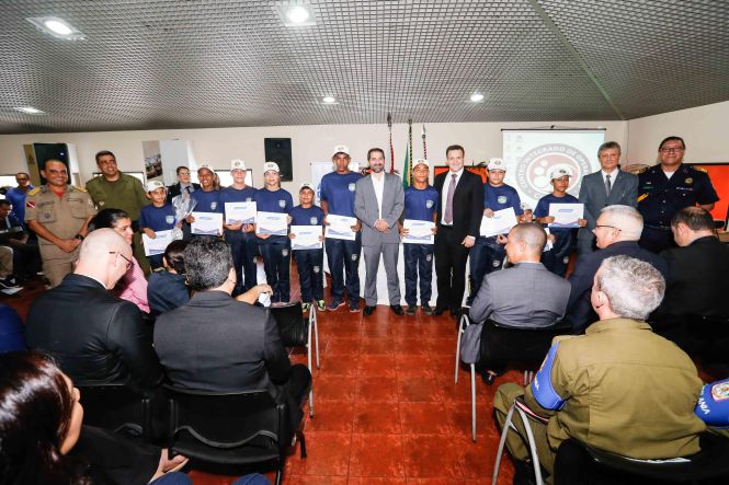 O Governo do Estado, por meio da Secretaria de Segurança Pública e Defesa Social (Segup), juntamente com o Centro Integrado de Operações, lançou o Projeto Amigo do Ciop, nesta sexta-feira (26), no Espaço São José Liberto, na Cidade Velha, em Belém.
FOTO: WAGNER SANTANA / AGÊNCIA PARÁ
DATA: 29.04.2019
BELÉM - PARÁ <div class='credito_fotos'>Foto: Wagner Santana / Ag. Pará | <a href='/midias/2019/originais/f1b01a78-3819-4510-9994-3b12829a1c62.jpg' download><i class='fa-solid fa-download'></i> Download</a></div>