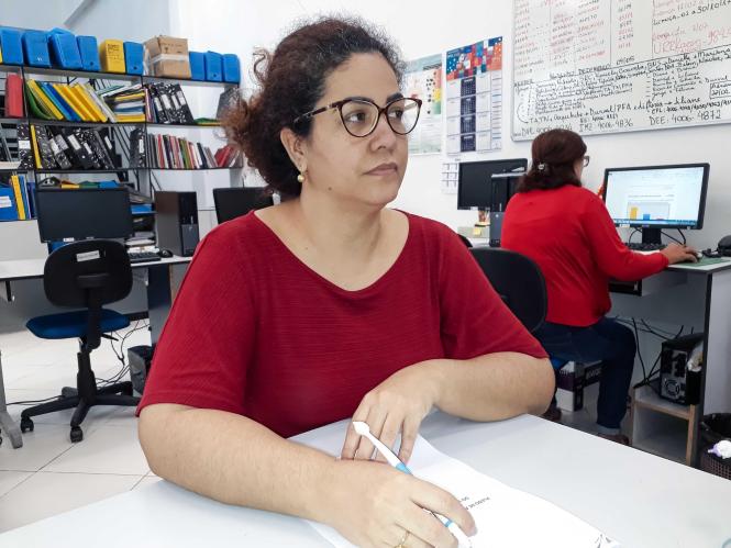 Preocupado com a situação no estado do Amazonas, que já registrou 12 óbitos por gripe causada pelo vírus H1N1, o secretário de Estado de Saúde, Alberto Beltrame, também solicitou ao ministro da Saúde, Luiz Henrique Mandetta, na quinta-feira (28), a antecipação da Campanha de Vacinação contra a Gripe no Pará.
Na foto Martha Nóbrega-chefe da Divisão de Vigilância Epidemiológica.

FOTO: ROBERTA VILANOVA / ASCOM SESPA
DATA: 01.03.2019
BELÉM - PA <div class='credito_fotos'>Foto: Roberta Vilanova / SESPA   |   <a href='/midias/2019/originais/feb82ab4-80c5-4aad-92a5-5225fcbf2f0b.jpg' download><i class='fa-solid fa-download'></i> Download</a></div>