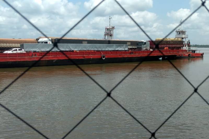A Secretaria de Estado de Transportes (Setran) voltou a operar, neste domingo (15), com duas balsas para a travessia de caminhões, ônibus e vans na área da ponte Rio Moju, na Alça Viária (PA-483).
