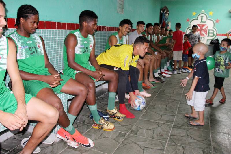 adolescentes em tratamento contra o câncer no Hospital Oncológico Infantil Octávio Lobo, em Belém, conheceram a história do primeiro clube de futebol do estado a conquistar um título em competição nacional: a Tuna Luso Brasileira.