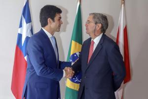 notícia: Governador recebe embaixador do Chile no Brasil e manifesta interesse em parcerias