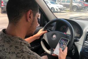 galeria: Detran alerta condutores sobre prática de usar celular ao dirigir