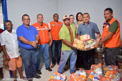 galeria: Governo do Estado entrega cestas básicas para atingidos por chuva, em Pacajá