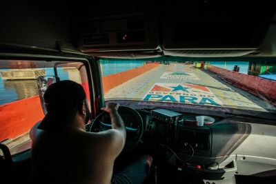 galeria: Caminheiros já podem contar com serviço de travessia por balsa na área da ponte Rio Moju