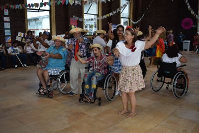 notícia: Centro de reabilitação promove festa junina inclusiva que reuniu pessoas com deficiência