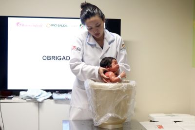 galeria: Hospital Materno-Infantil oferece 1º curso de Banho de Ofurô em bebês