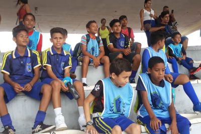 galeria: Alunos de escola de futebol de Marituba visitam Mangueirão