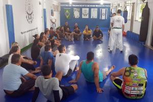 galeria: Agentes prisionais participam de treinamento para defesa pessoal
