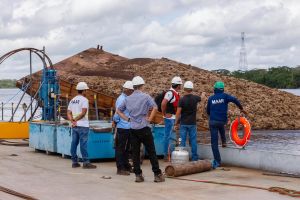 galeria: Marinha do Brasil autoriza operação de movimentação de escombros no rio Moju