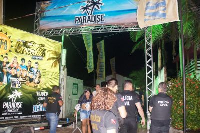 galeria: Operação policial encerra atividades de casas shows por irregularidades na orla da praia do Atalaia em Salinópolis