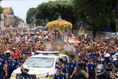 notícia: Cores e batuques do Arrastão do Pavulagem homenageiam Nossa Senhora de Nazaré