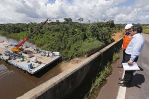 notícia: Estado realiza última vistoria para içar destroços da ponte Rio Moju