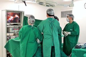 notícia: Jean Bitar realiza primeira bariátrica por videolaparoscopia pelo SUS da região Norte