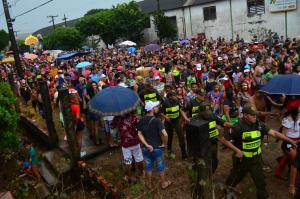 galeria: Debaixo de chuva, Rabo do Perú encerra carnaval de Icoaraci