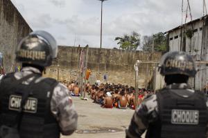 galeria: Polícia apreende celulares, armas e drogas em presídios durante operação simultânea