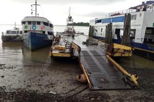 notícia: Flutuante do Porto de Camará está sendo recuperado e deve voltar a funcionar amanhã