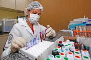 notícia: Laboratório de Biologia Molecular acelera tratamento de pacientes renais