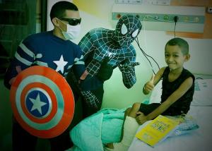galeria: Super-heróis visitam crianças internadas no Hospital Regional de Santarém