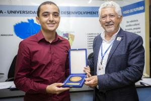 galeria: Estudante de 19 anos recebe medalha após conquistar 1º lugar no Prosel 2019