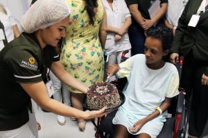 galeria: Hospital de Barcarena celebra aniversário de paciente exemplo de superação