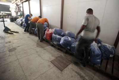notícia: Fábrica Esperança entrega 9 mil uniformes