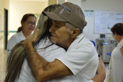 notícia: Em Santarém, emoção marca vitória de paciente contra o câncer