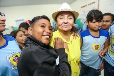 notícia: Emoção marca encontro entre professora Socorro Simões e estudantes da Cabanagem