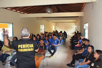 notícia: Jovens participam de palestras promovidas pelo Centro de Perícias Renato Chaves