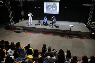 notícia: Pograma Égua do papo reto encerra último dia de apresentação com muita música e poesia