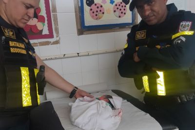 notícia: PMs da PRE realizam parto de emergência e salvam vida de bebê