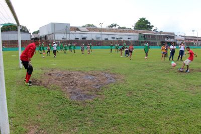 notícia: Crianças do Oncológico Infantil visitam estádio da Tuna Luso