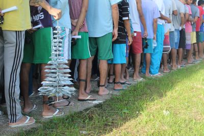 notícia: Mais de 2 mil internos são beneficiados com saída temporária de Natal