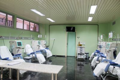 notícia: Hospital de Clínicas entrega sala de hemodiálise reformada