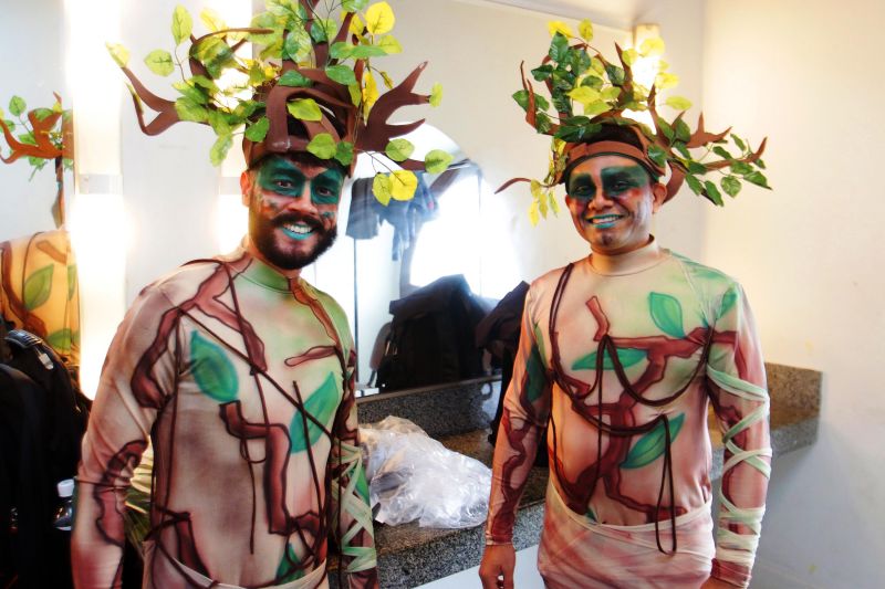 Músicos, bailarinos, coral e solistas interpretaram a natureza para um público que lotou o Teatro da Paz, no final da manhã deste domingo (12). O Musical "Árvores que tocam" faz parte da programação Preamar Cabano. Uma iniciativa do Governo do Estado, por meio da Secretaria de Cultura do Estado. <div class='credito_fotos'>Foto: Bruno Cecim / Ag.Pará   |   <a href='/midias/2020/originais/5854_5b9351c0-61e2-c790-30c0-a3151f36bdbe.jpg' download><i class='fa-solid fa-download'></i> Download</a></div>