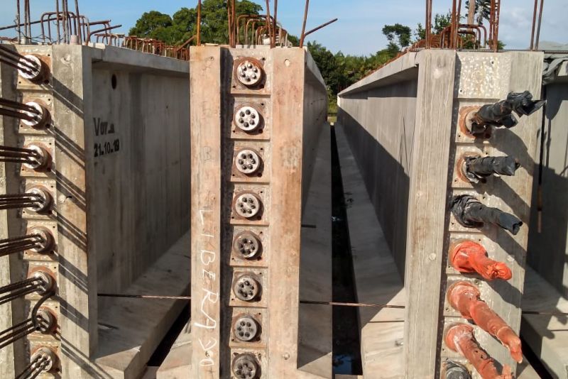 A Secretaria de Estado de Transportes (Setran) em ação conjunta com a Procuradora Geral do Estado (PGE) iniciou, nesta terça-feira (14), a notificação dos moradores da área de construção da ponte sobre o Meruú, na PA-151 em Iarapé Miri. São quatro moradores das áreas de desvios da ponte que, juntos, receberão mais de R$ 272 mil. Além deles, mais 53 pessoas da área de construção da ponte receberão o montante de R$ 423 mil em indenizações após a publicação do decreto de desapropriação da área. <div class='credito_fotos'>Foto: ASCOM SETRAN   |   <a href='/midias/2020/originais/5870_d1e2cc8c-ac74-df4f-1e51-f89459206b32.jpg' download><i class='fa-solid fa-download'></i> Download</a></div>