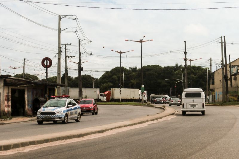 As obras de duplicação da rodovia do Tapanã e rua Yamada, em Belém, executadas pelo Governo do Pará por meio do Núcleo de Gerenciamento de Transporte Metropolitano (NGTM), seguem em ritmo intenso ao longo de 9 KMs. Na rodovia do Tapanã, por exemplo, serviços de drenagem e terraplenagem já ocorrem no trecho final, entre a rua da Piçarreira e a rodovia Arthur Bernardes. <div class='credito_fotos'>Foto: Pedro Guerreiro / Ag. Pará   |   <a href='/midias/2020/originais/5872_717bf900-2b1e-c3f3-8cee-00f5666c0032.jpg' download><i class='fa-solid fa-download'></i> Download</a></div>