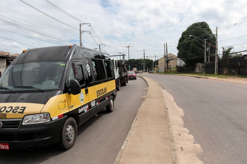 As obras de duplicação da rodovia do Tapanã e rua Yamada, em Belém, executadas pelo Governo do Pará por meio do Núcleo de Gerenciamento de Transporte Metropolitano (NGTM), seguem em ritmo intenso ao longo de 9 KMs. Na rodovia do Tapanã, por exemplo, serviços de drenagem e terraplenagem já ocorrem no trecho final, entre a rua da Piçarreira e a rodovia Arthur Bernardes. <div class='credito_fotos'>Foto: Pedro Guerreiro / Ag. Pará   |   <a href='/midias/2020/originais/5872_cf1b3efb-7478-984e-db3e-1bcd3ab2a7e1.jpg' download><i class='fa-solid fa-download'></i> Download</a></div>