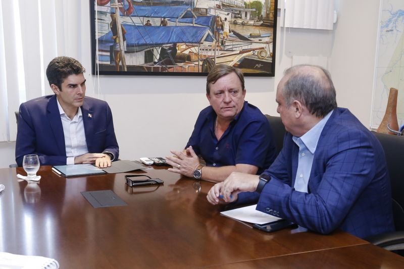 A entrega da Escola Estadual de Ensino Fundamental Irmã Dulce, em Parauapebas, no sudeste paraense, ainda durante o primeiro semestre e totalmente reformada, foi anunciada como prioridade para o Governo do Estado.  <div class='credito_fotos'>Foto: Marcelo Seabra / Ag. Pará   |   <a href='/midias/2020/originais/5891_c988f683-0473-01f5-da8a-0f301ded4b3c.jpg' download><i class='fa-solid fa-download'></i> Download</a></div>