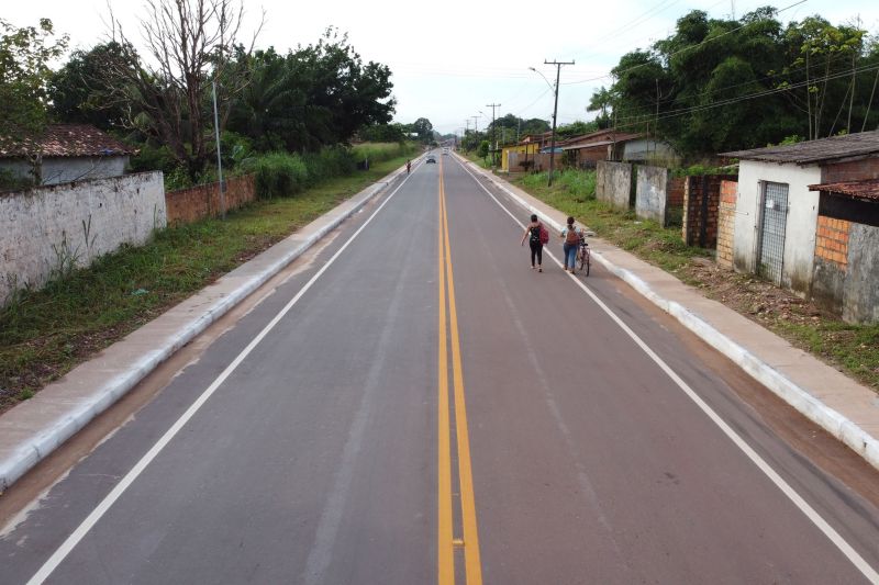 Uma nova PA-416 foi entregue neste sábado (18) ao moradores da Região Metropolitana de Belém, em especial para quem vive, trabalha e segue da BR-316 até a entrada da Vila de Americano, principal distrito do município de Santa Izabel do Pará. A rodovia paraense foi entregue a toda população do estado pelo Governador Helder Barbalho. <div class='credito_fotos'>Foto: Marcelo Seabra / Ag. Pará   |   <a href='/midias/2020/originais/5895_016fce3c-9fab-ebf6-b33a-5c3d8521cb9f.jpg' download><i class='fa-solid fa-download'></i> Download</a></div>