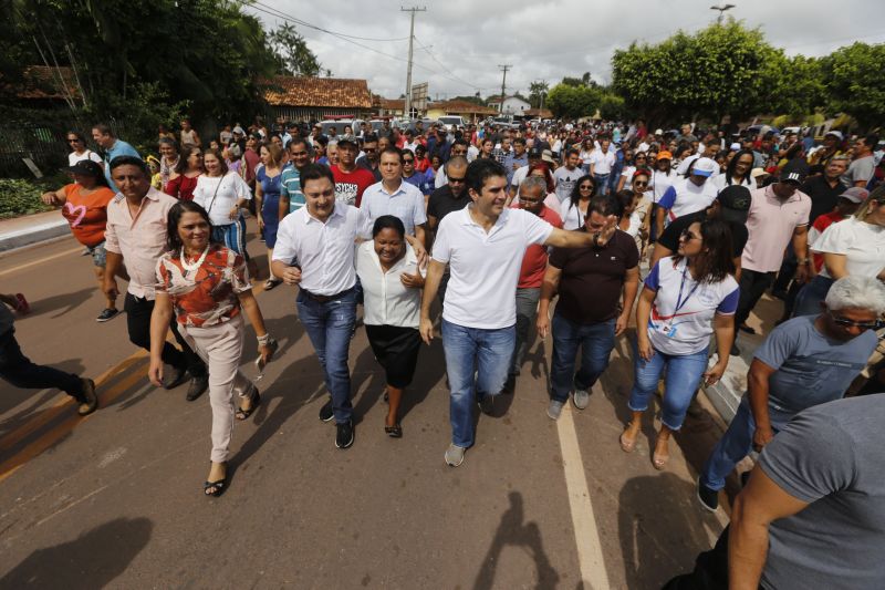 Uma nova PA-416 foi entregue neste sábado (18) ao moradores da Região Metropolitana de Belém, em especial para quem vive, trabalha e segue da BR-316 até a entrada da Vila de Americano, principal distrito do município de Santa Izabel do Pará. A rodovia paraense foi entregue a toda população do estado pelo Governador Helder Barbalho. <div class='credito_fotos'>Foto: Marcelo Seabra / Ag. Pará   |   <a href='/midias/2020/originais/5895_12874eee-84b7-4f3f-99d0-691b657298cc.jpg' download><i class='fa-solid fa-download'></i> Download</a></div>